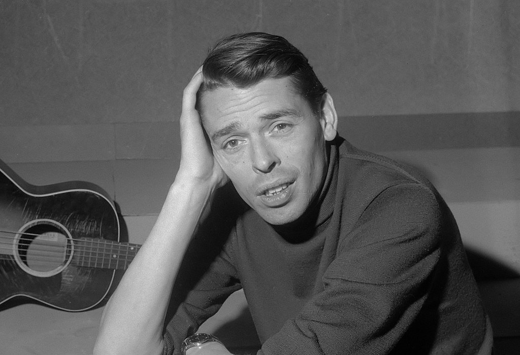 Top 10 Best Verkopende Belgische Muziekartiesten Ooit Jacques Brel in TV programma Domino.*21 maart 1962