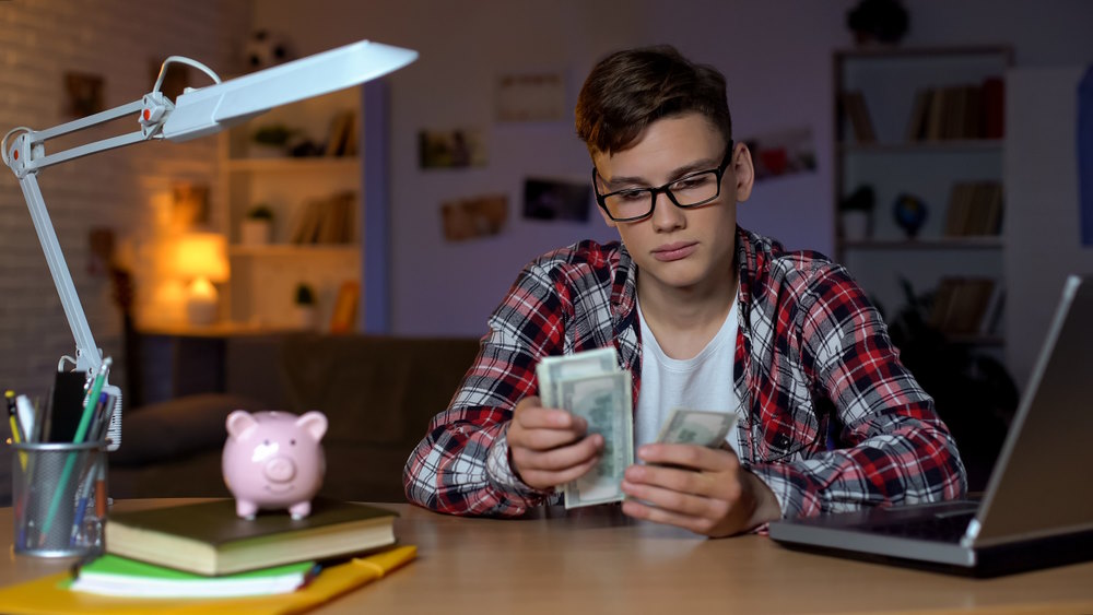 Top 10 Slimme Aankopen voor Studenten die Geld Willen Besparen student geld